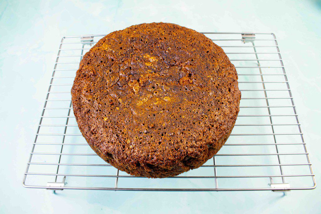 Morkų tortas su kreminio sūrio kremu. Iškepta